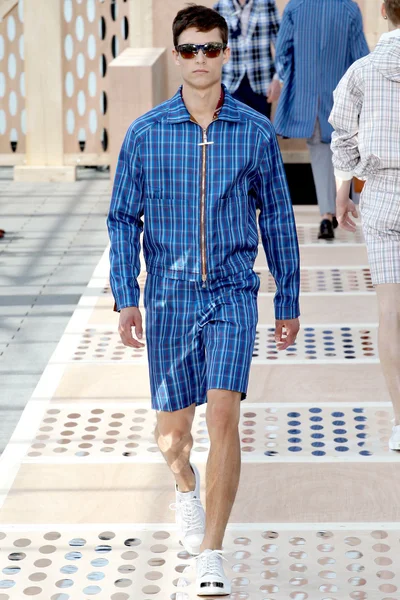Look 14